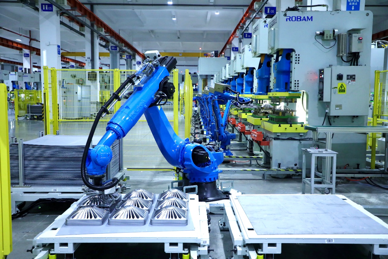 《焦點(diǎn)訪談》聚焦 老板電器數(shù)字化智能制造升級(jí)，引領(lǐng)全新數(shù)字廚電時(shí)代